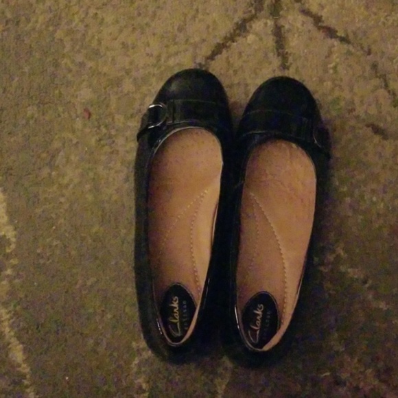 SIZE 81/2 PATEN LEATHER CLARKS ARTISAN DRESS SHOES - Picture 2 of 4